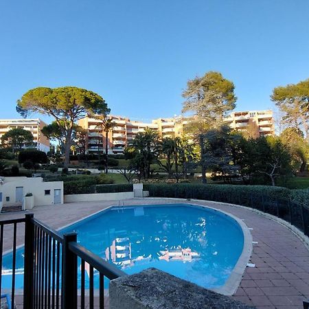 Charmant Appartement Residentiel Avec Terrasse, Jardin Privatif Et Piscine A Cannes Esterno foto