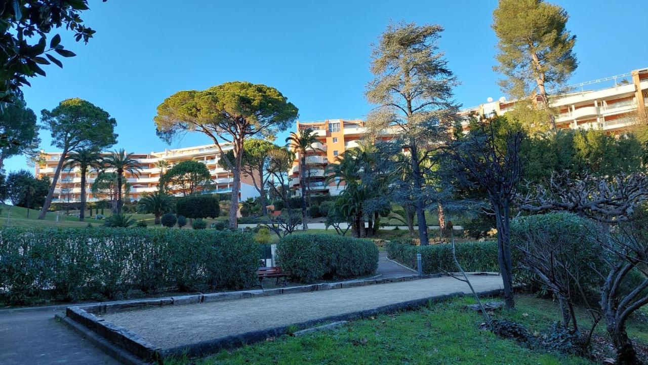 Charmant Appartement Residentiel Avec Terrasse, Jardin Privatif Et Piscine A Cannes Esterno foto