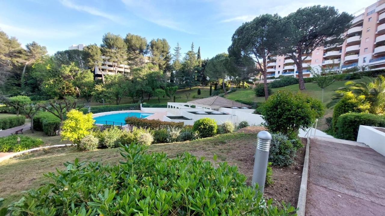 Charmant Appartement Residentiel Avec Terrasse, Jardin Privatif Et Piscine A Cannes Esterno foto