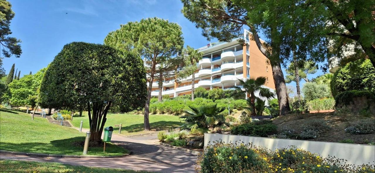 Charmant Appartement Residentiel Avec Terrasse, Jardin Privatif Et Piscine A Cannes Esterno foto