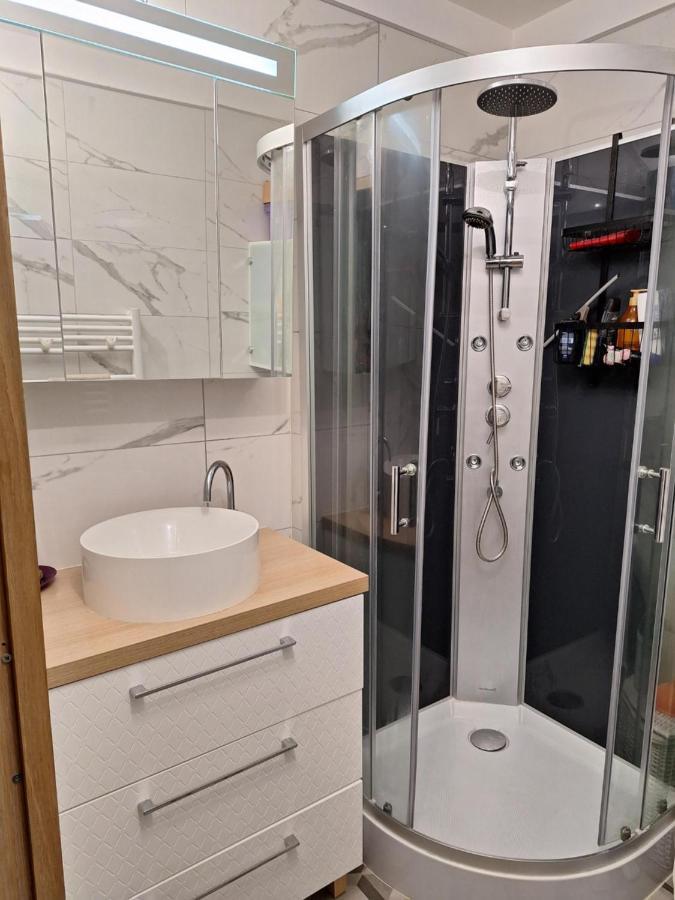 Charmant Appartement Residentiel Avec Terrasse, Jardin Privatif Et Piscine A Cannes Esterno foto