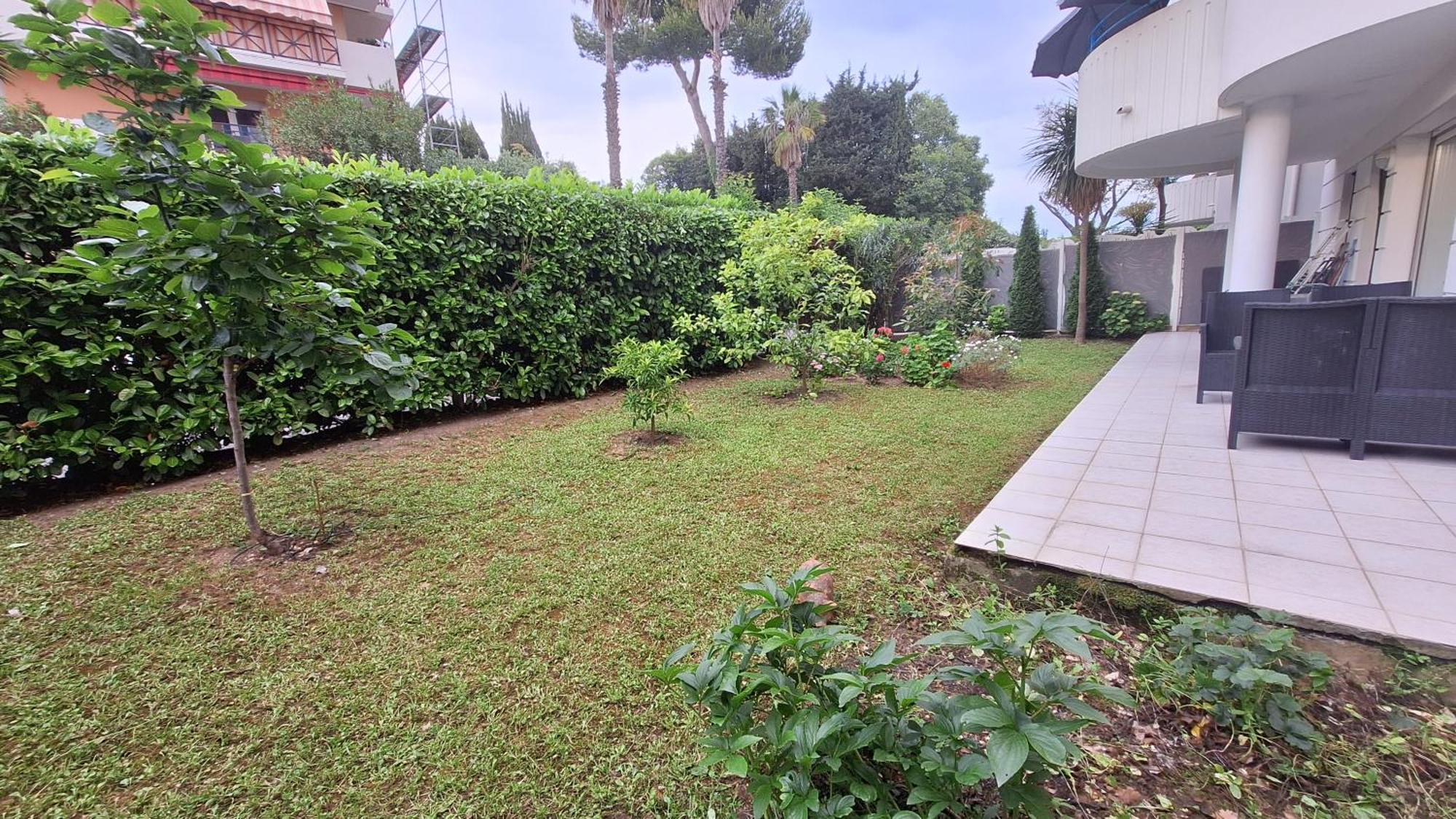 Charmant Appartement Residentiel Avec Terrasse, Jardin Privatif Et Piscine A Cannes Esterno foto